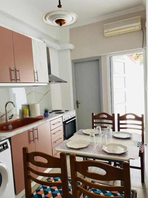 Modern 2Br Near Centre -5Min Wlk Lejlighed Patras Eksteriør billede