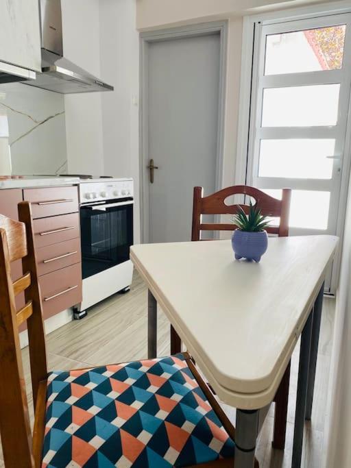 Modern 2Br Near Centre -5Min Wlk Lejlighed Patras Eksteriør billede
